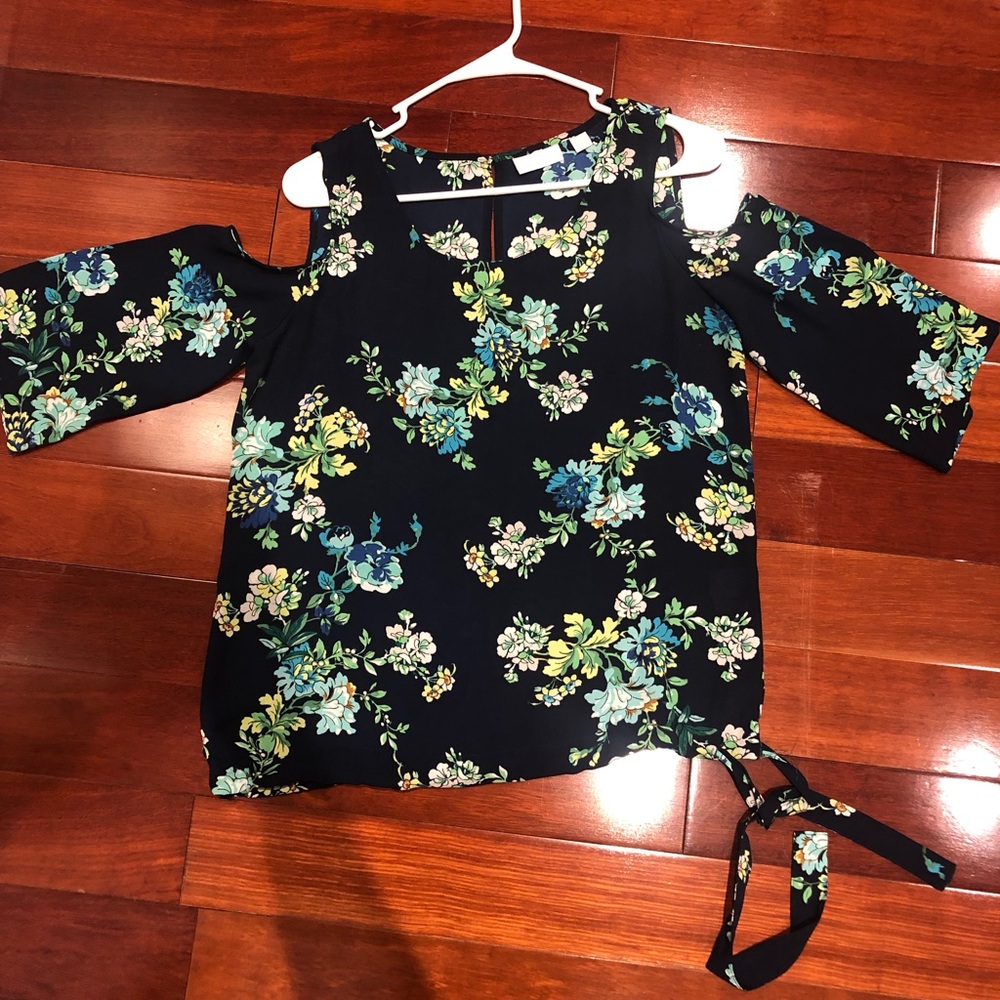 Cold shoulder NY&Company xs floral blouse